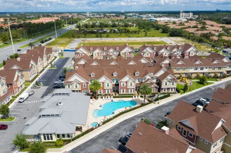 Gorgeous 4 Bedroom Family Friendly Close to Disney 7573 Отели рядом с достопримечательностью «Джайв Кидс Уорлд Виллидж»