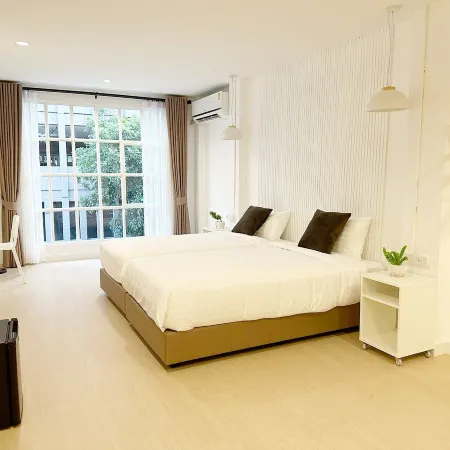 River Home Bangkok Отели рядом с достопримечательностью «Христианская школа Эссампшн»