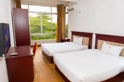 La Trezième Hotels in Lukunga