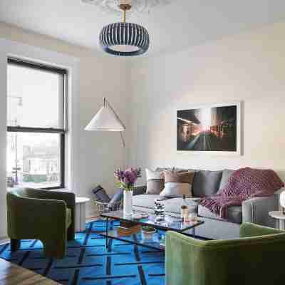 The Neighborhood Hotel Lincoln Park Rooms