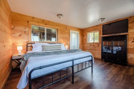 Secluded Experience at The Sugar House on The Naples Maple Farm - Sleeps 12