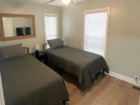 A great stay, Two, close to Spire, GOTL, & Wineries....King Bed!