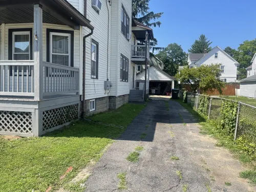 Kid friendly neighborhood!  Everyone is welcomed in this cozy apartment home!