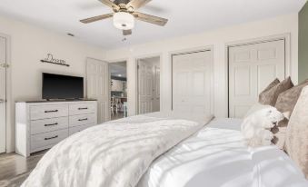 Memories of Avondale - Massage Chair - Pools