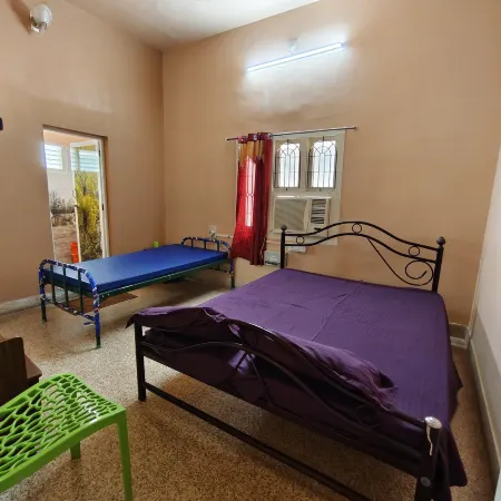 Square & Dormitory Stays Отели рядом с достопримечательностью «Anna nagar park»