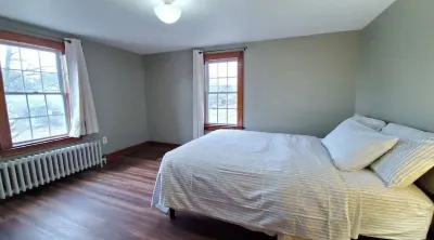 BTV  Charming 3-bedroom house Hotel dekat Higher Ground