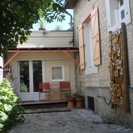 Fully equipped studio with private parking