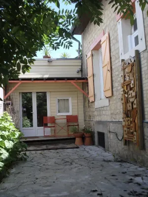 Fully equipped studio with private parking