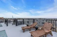 Rooftop Deck with 2 Master Suites with Linens + Towels