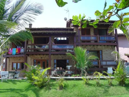 House in front of the sea with 5 suites, swimming pool, 3 living rooms, gated community