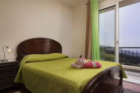 Close to the walks and the sea. Отели в г. Понта-ду-Сол