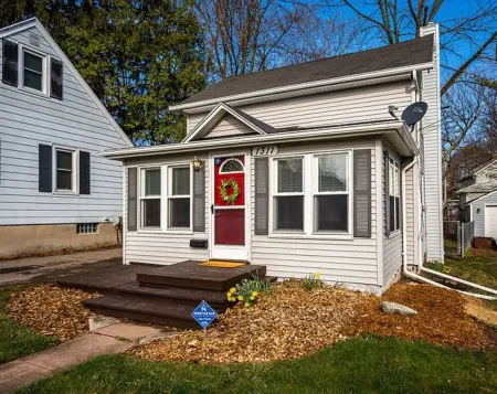 Lansing home: Between MSU and Old Town Отели рядом с достопримечательностью «Christ Temple Church of Lansing»