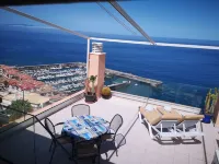 SPECTACULAR SUNNY APARTMENT WITH WIFI, POOL, PANORAMIC CLIFF & SEA VIEWS.