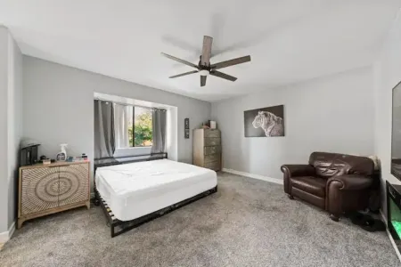 Perfect 2 bedroom 2 bath condo with a pool and gym