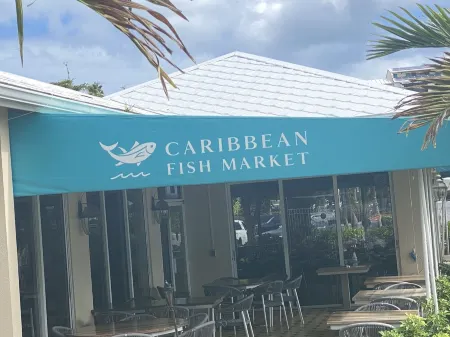 VIEWS & MORE VIEWS!  Cowpet Bay East, water front condo, steps from beach. Отели в г. Nazareth