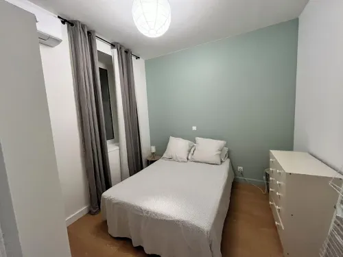 Beautiful air-conditioned 3-room apartment ideally located in the city center Canal view