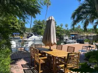 D’Mauchi-WaterHouse-Beaches20min-boat-dockparking