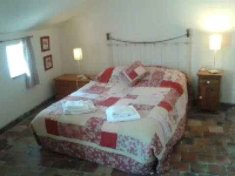 La Petite Boutique, 15thC stone cottage in medieval town, LOIRE VALLEY CASTLES 聖艾尼昂酒店