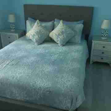 Spectacular 3 Bedroom Beachfront Condo Rooms