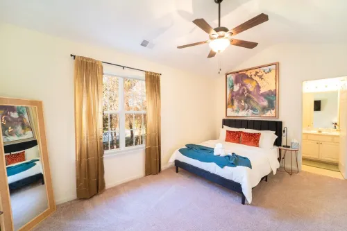 Inviting Home on Beautiful Pond Hotel a Pineville