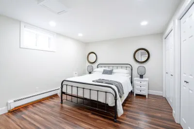 Spacious and Well Located Apartment near Central London Bob's Ultimate Meats附近的飯店
