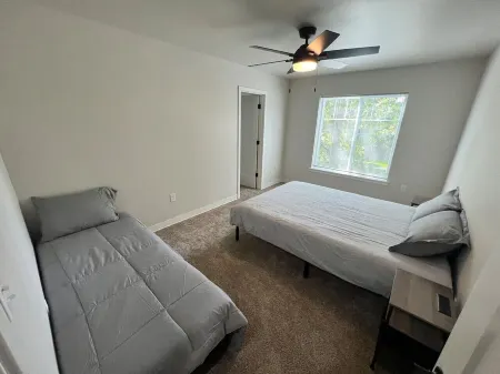 402 Spacious 3 Bedroom Townhouse