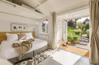 Luxury B & B in historic village 10 km from Amsterdam Center