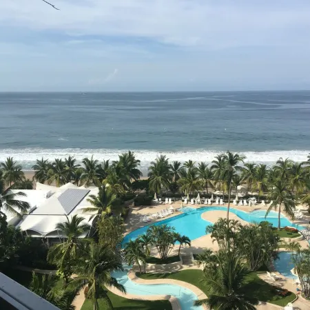 IXTAPA-MONARCA Relaxing BEACHFRONT CONDO with awesome view