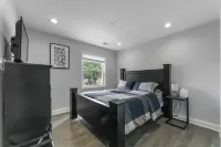 Modern DC Retreat w/Parking for 4 Cars! -Brookland Hotels in Catholic University-Brookland