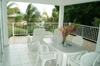 BUNGALOW WITH POOL: LE BOUGAINVILLIER