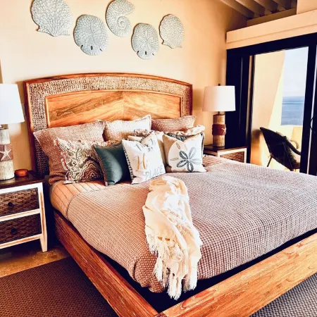 Sun-Kissed Days & Starry Nights with Endless down-Island Views!