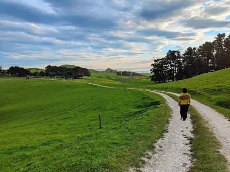 Spacious 3BR with Decks, BBQ, Mountain Views, and Family-Friendly Vibes Отели рядом с достопримечательностью «Point Kean Viewpoint»