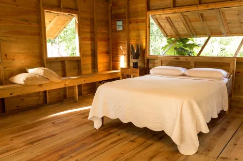 BAYLEAF: The Perfect Hideaway near secluded beach Hotels in Hellene