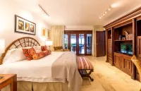 Oceanfront, On Golf Course, Next to Beach, heated pool & hot tub, fully staffed