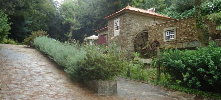 Rebuilt watermill ,, Water Falls. Private swimming pool. Tennis Court Hotels in Caminha
