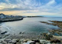 Luxury Minot Oceanfront • Dog Friendly • Hot Tub • 5BR • Families & Groups