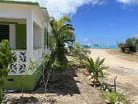 Spacious quiet house seconds from the beach Hoteles cerca de Sandy Island