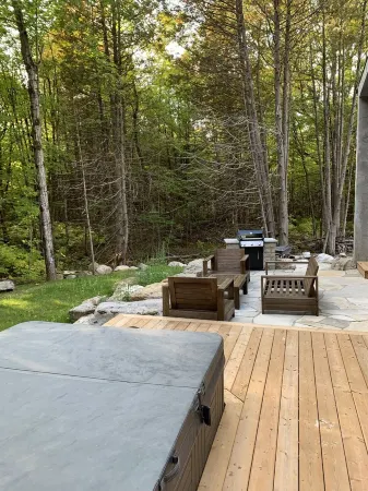 MCCRACKEN’S MID CENTURY MODERN LUXURY COTTAGE