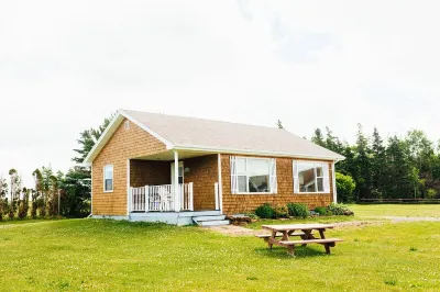 Unit 3 - Bay view cottage, near coffee shops, restaurants and beach Hotels near Links At Crowbush Cove