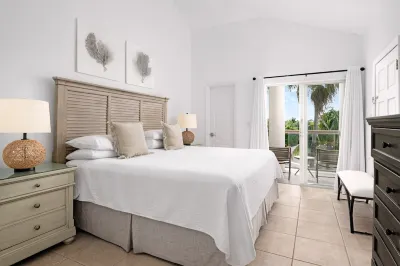 Updated Penthouse amazing ocean front view of GRACE BAY BEACH!!!