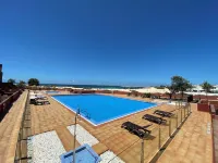 Schicke Maisonette-wohnung Direkt am Strand, mit Meerblick und - Pools