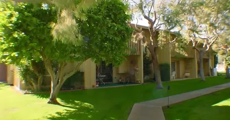 Palm Desert Condo. Near Tennis Gardens, Public Golf, Dog Park. EZ on the Wallet! Отели рядом с достопримечательностью «Палм-Дезерт Палмс»