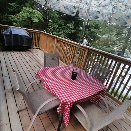 HIDEAWAY - COZY 2 BEDROOM WATERFRONT COTTAGE SPRING, SUMMER 2025 AVAILABILITY! Отели в г. Фарадей