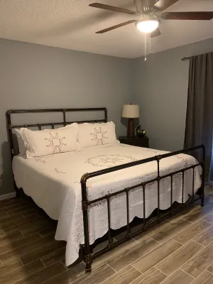 Luxurious 3/2 Single family Hotels near Publix Super Market at Argyle Village