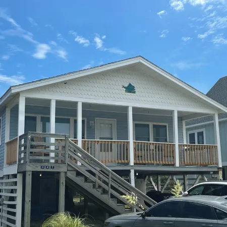 Cute Beach cottage only minutes from the beach!