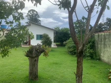 Casa Aconchegante de 2 Quartos em Chapada Dos Guimaraes - MT Отели в г. Chapada dos Guimaraes