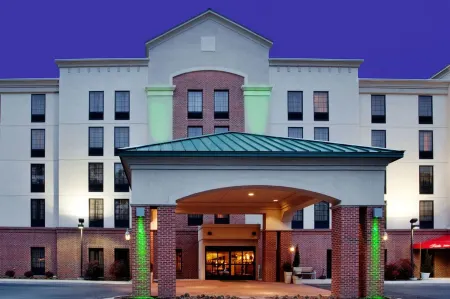 Holiday Inn Express & Suites Newport News