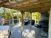 Cozy Hot Tub Cottage!