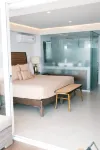 Beach Front Condo with a Beautiful view of the bay! Hotel a 
