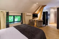 Large property in Burgundy, riverside garden, private indoor pool